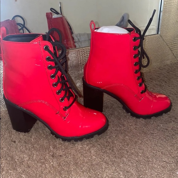 Red boots - Picture 2 of 3